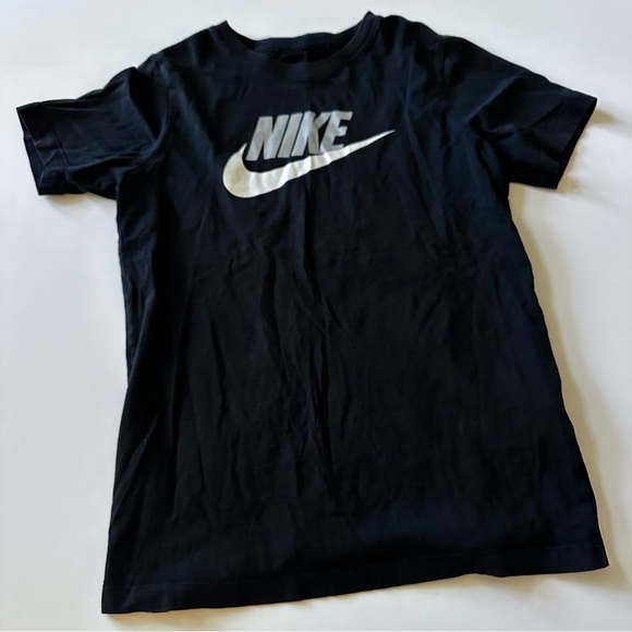 Nike Tee - Picture 1 of 3